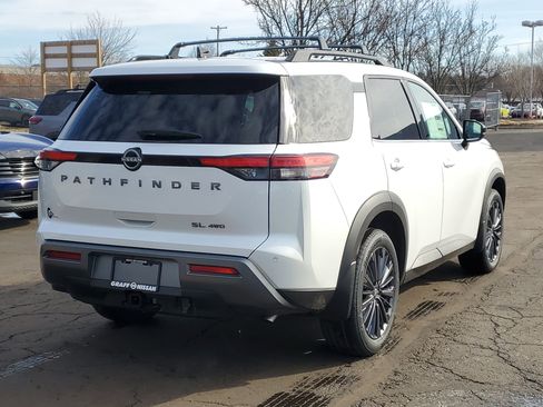 New 2026 Nissan Pathfinder SL w/ SL Premium Package image 3