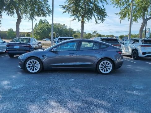 Used 2022 Tesla Model 3 Standard Range RWD image 3