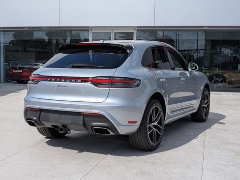 Certified 2024 Porsche Macan image 9