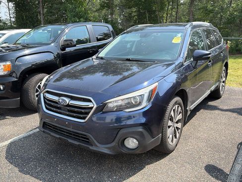Used 2018 Subaru Outback 3.6R Touring AWD/4WD image 2