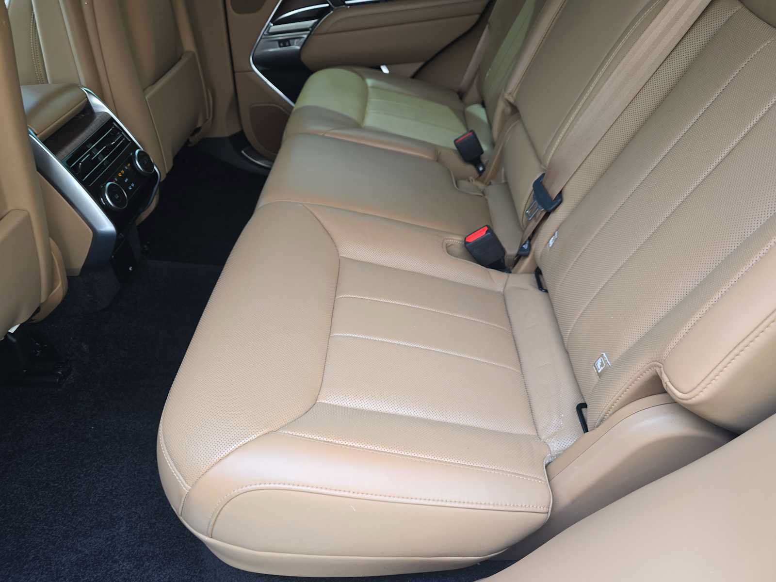 Used 2025 Land Rover Range Rover SE AWD/4WD image 12
