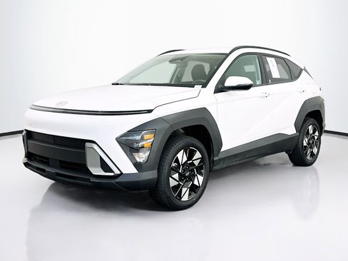 Used 2025 Hyundai Kona SEL AWD/4WD image 3