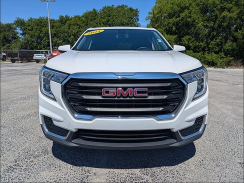 Used 2024 GMC Terrain SLE AWD/4WD image 9