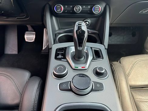 Used 2023 Alfa Romeo Stelvio Veloce AWD/4WD image 44