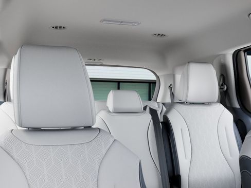 New 2026 Kia Carnival EX FWD image 28