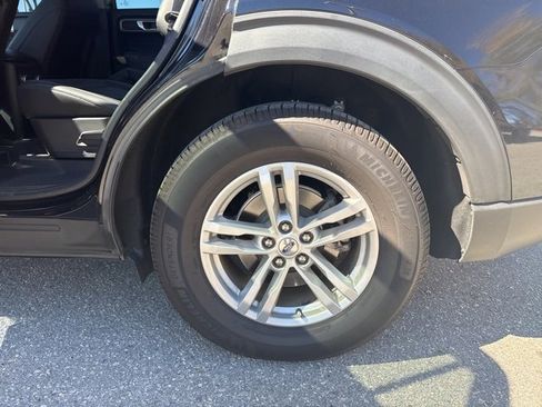 Used 2022 Ford Explorer XLT w/ Equipment Group 202A image 14