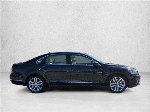 Used 2018 Volkswagen Passat 2.0T SEL Premium FWD image 4
