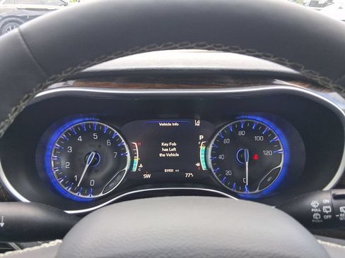 Used 2022 Chrysler Pacifica Limited AWD/4WD image 20