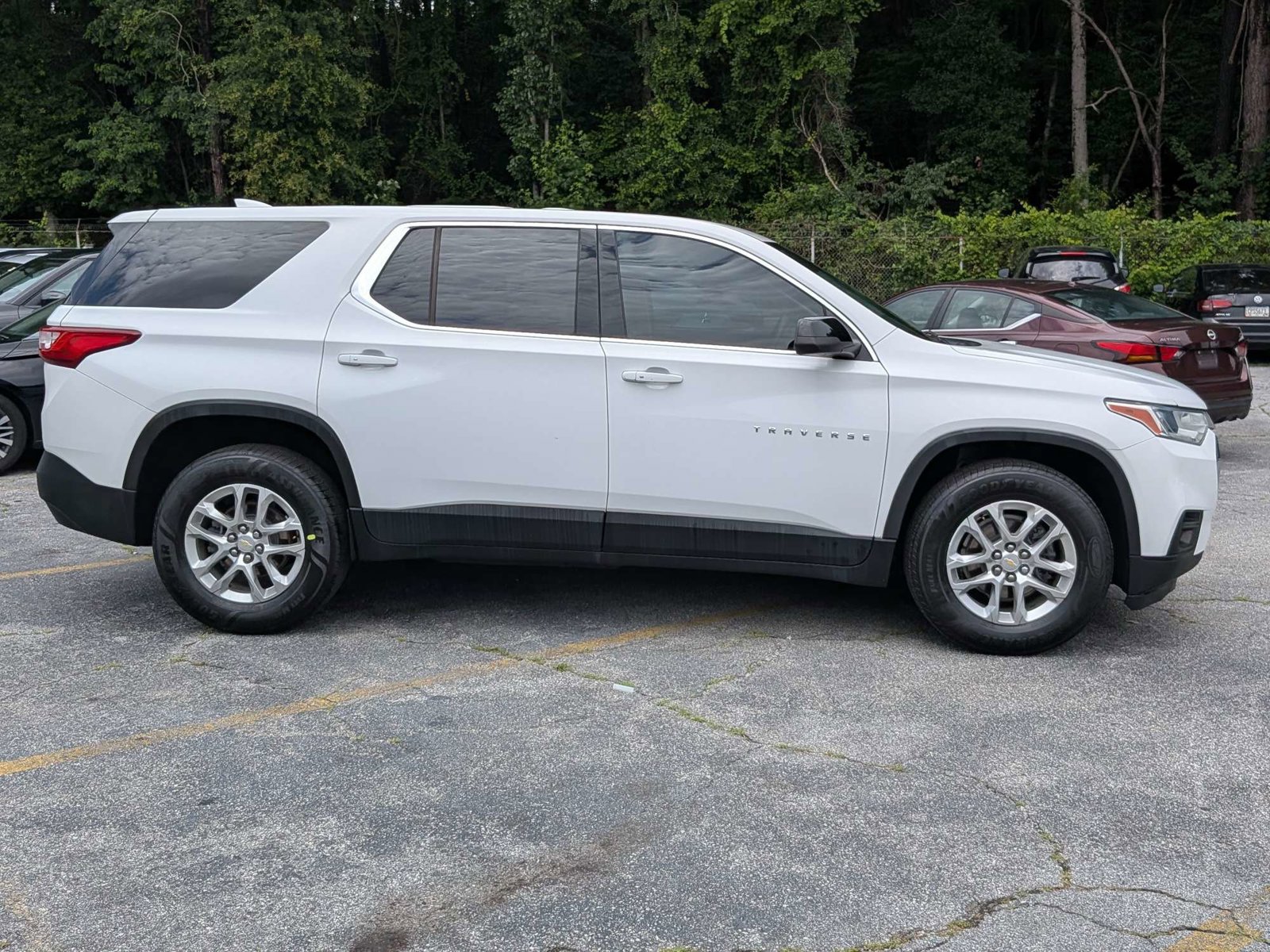 Used 2021 Chevrolet Traverse LS FWD image 3