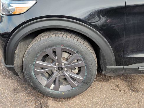 Used 2023 Ford Explorer XLT w/ Equipment Group 202A image 5