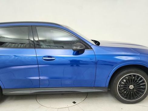 Used 2025 Mercedes-Benz GLC 350e 4MATIC w/ AMG Line image 8