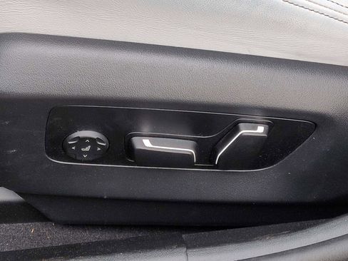 Used 2025 BMW M5 w/ Carbon Package image 18