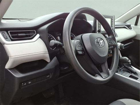 Used 2022 Toyota RAV4 XLE image 14