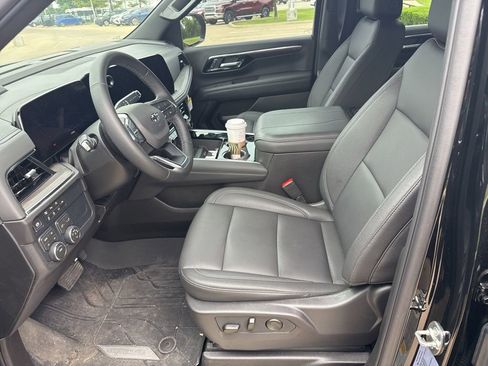 Used 2026 Chevrolet Tahoe Z71 w/ Comfort Package AWD/4WD image 15