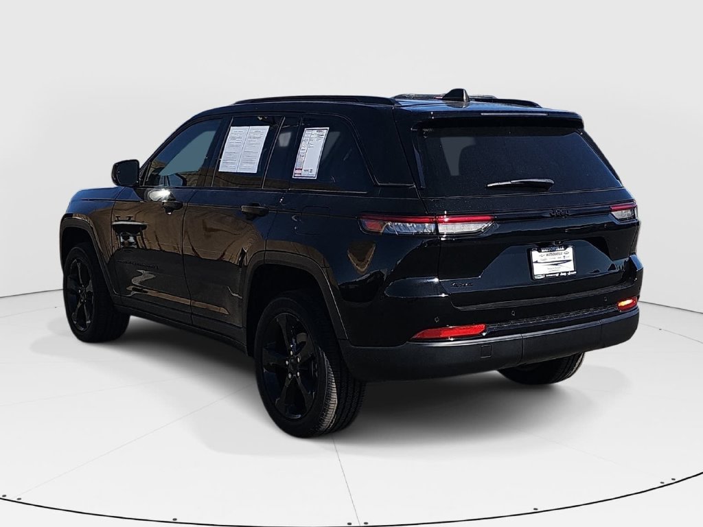 Used 2024 Jeep Grand Cherokee Altitude AWD/4WD image 5