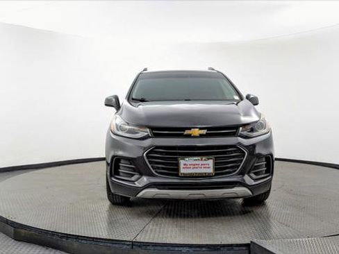 Used 2017 Chevrolet Trax LT w/ LT Convenience Package image 12