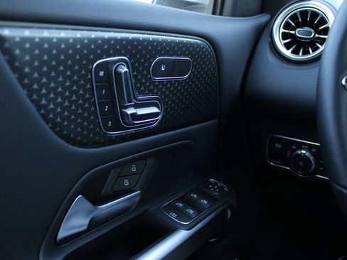 New 2024 Mercedes-Benz EQB 300 4MATIC image 26