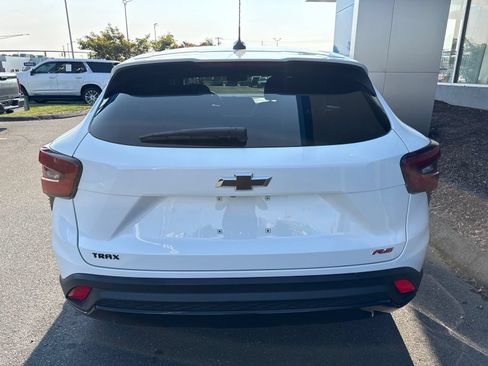 Used 2024 Chevrolet Trax RS FWD image 7