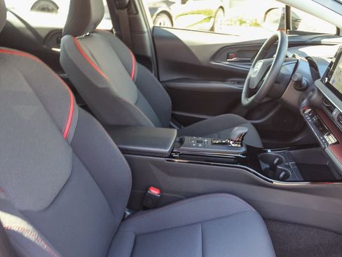 Used 2024 Toyota Prius Prime SE image 18