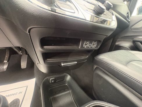 Used 2025 Chrysler Pacifica Select FWD image 29