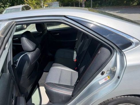 Used 2015 Toyota Camry SE FWD image 12