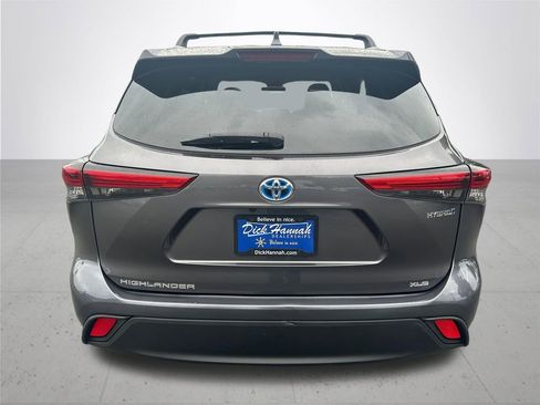 Used 2022 Toyota Highlander XLE AWD/4WD image 8