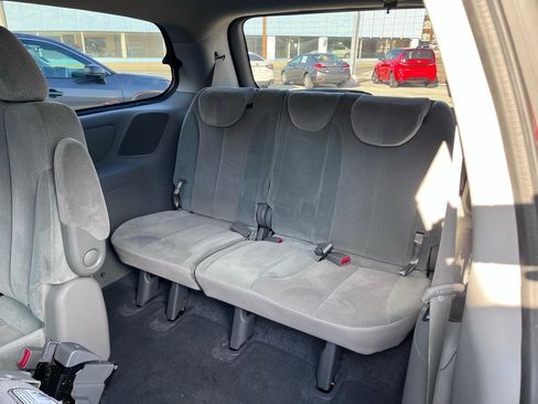 Used 2012 Kia Sedona EX image 15