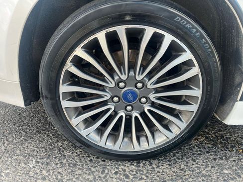 Used 2017 Ford Fusion SE w/ Equipment Group 202A AWD/4WD image 14