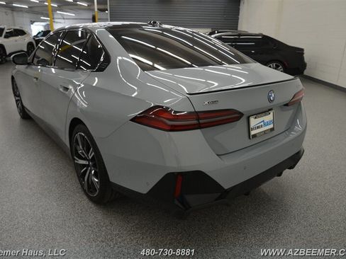 Used 2025 BMW 550e xDrive w/ Premium Package AWD/4WD image 14