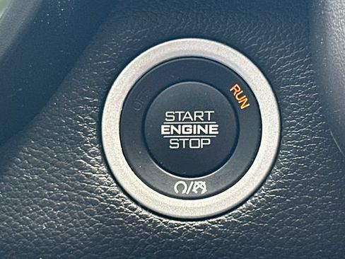 Used 2025 RAM 1500 Laramie AWD/4WD image 39