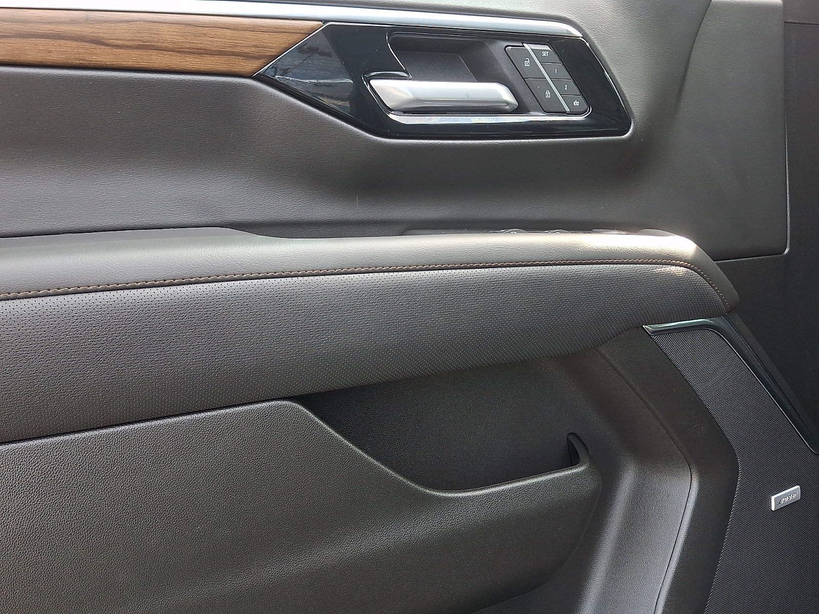 Certified 2025 Chevrolet Suburban High Country AWD/4WD image 15