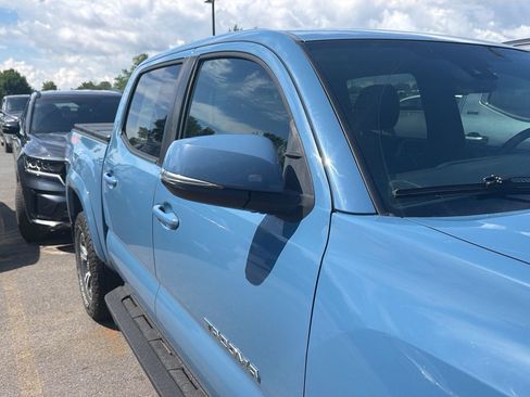 Used 2019 Toyota Tacoma TRD Sport AWD/4WD image 5