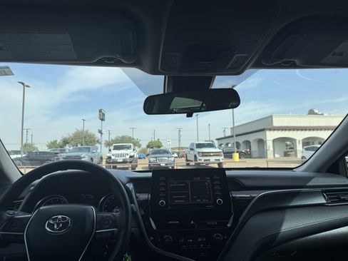 Used 2022 Toyota Camry LE image 19