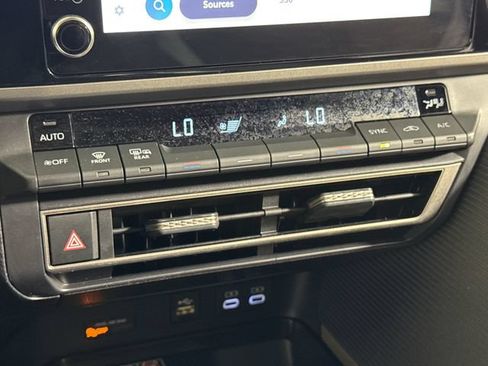 Used 2025 Toyota Camry SE FWD image 35