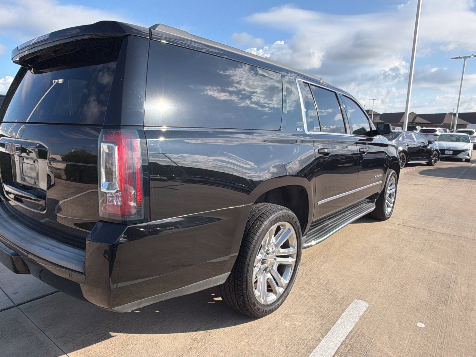 Used 2018 GMC Yukon XL SLT w/ Premium Edition AWD/4WD image 3