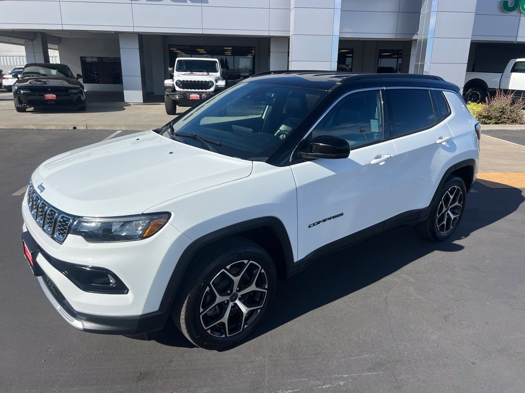 Used 2025 Jeep Compass Limited AWD/4WD image 2