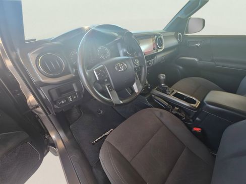 Used 2019 Toyota Tacoma TRD Sport image 41