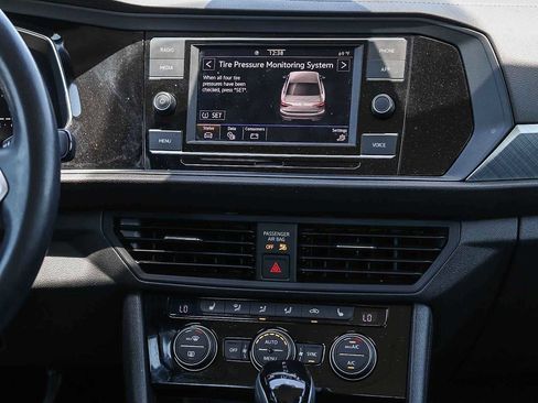 Certified 2023 Volkswagen Jetta SE FWD image 13
