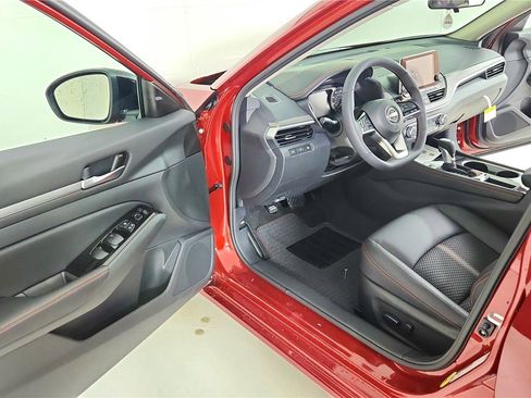 Used 2024 Nissan Altima 2.5 SR FWD image 24