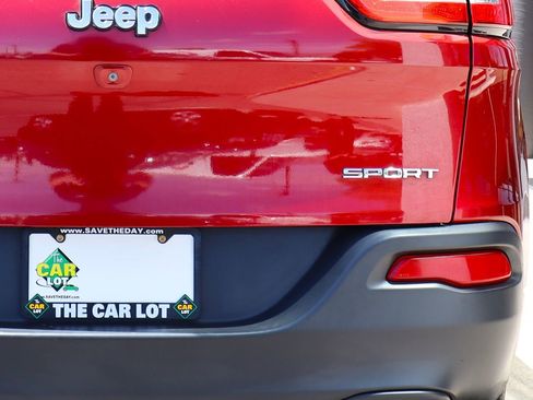 Used 2016 Jeep Cherokee Sport FWD image 20