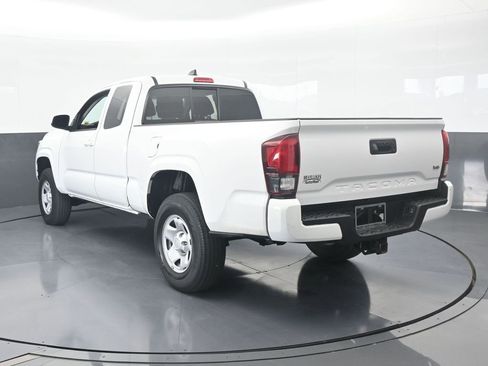 Used 2022 Toyota Tacoma SR image 4