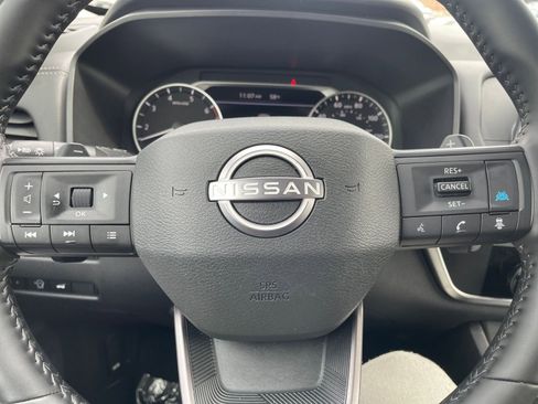 Used 2025 Nissan Rogue SV image 28