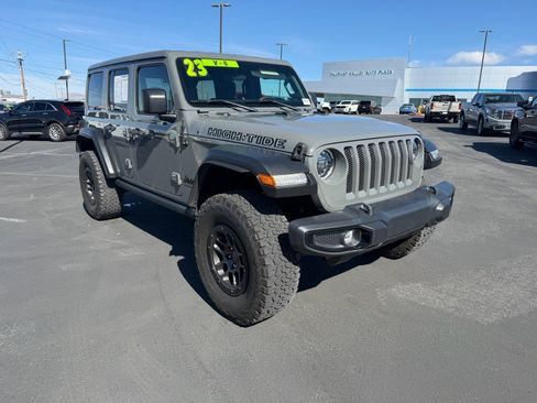 Used 2023 Jeep Wrangler Unlimited Sport image 1