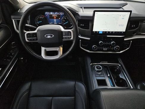 Used 2023 Ford Expedition XLT image 5