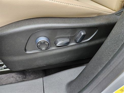 Certified 2024 Cadillac XT4 Premium Luxury image 9