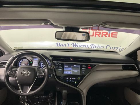 Used 2018 Toyota Camry SE w/ Moonroof Package FWD image 16
