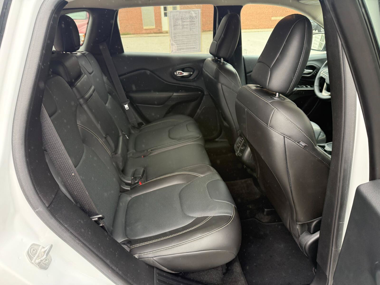 Used 2015 Jeep Cherokee Limited w/ Luxury Group AWD/4WD image 15