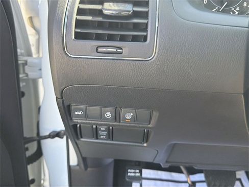 Used 2021 Nissan Armada Platinum image 17