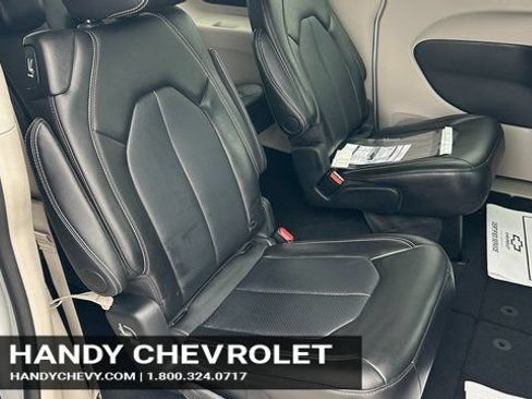 Used 2024 Chrysler Pacifica Touring-L FWD image 56
