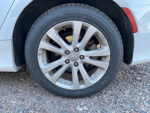 Used 2016 Chrysler 200 Limited image 5